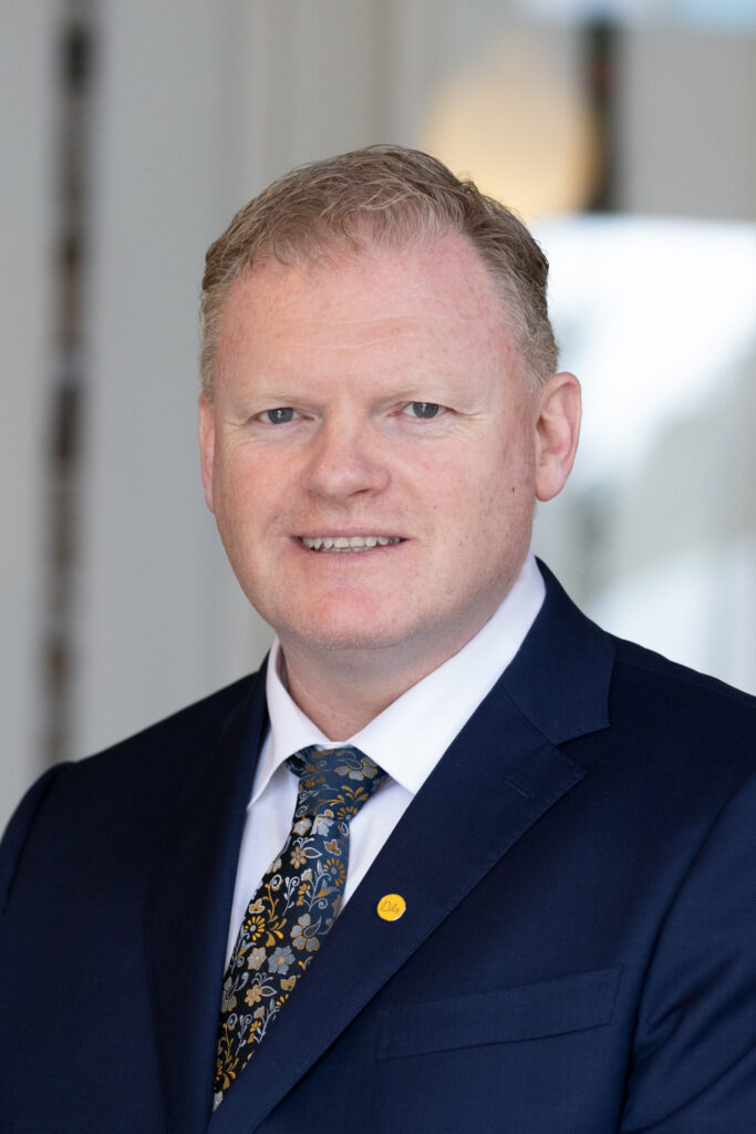 Greg Kristen Lloyd